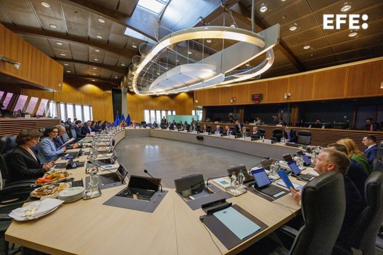 Los mensajes de apoyo llegaron desde altos cargos de la Comisión Europea y del Consejo Europeo, que hicieron público su respaldo al presidente del Gobierno español, Pedro Sánchez. Foto. EFE