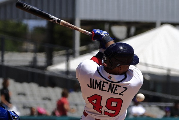 Leonardo Jiménez, de Panamá, en uno de sus turnos a la ofensiva. Foto: EFE