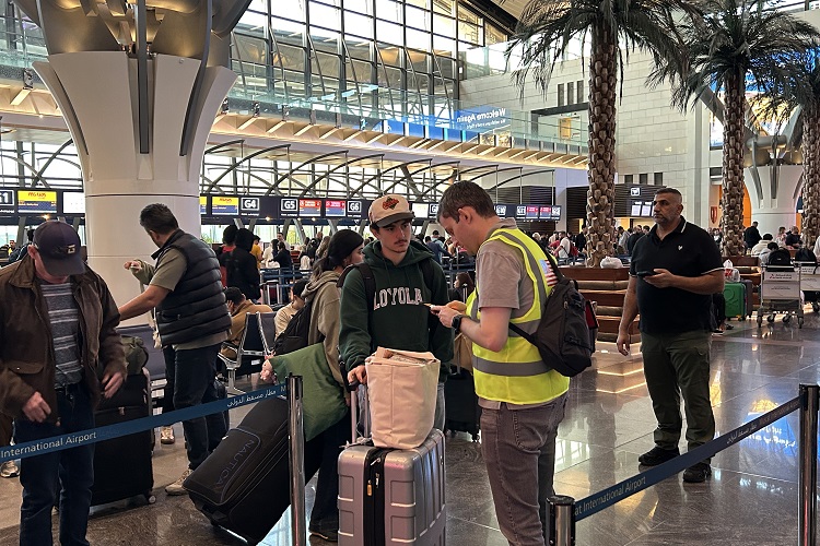 El Gobierno de EE.UU. aseguró que mantiene y refuerza sus operaciones de transporte terrestre y vuelos chárter, siempre que las condiciones de seguridad lo permitan. Foto.  Departamento de Estado de EE.UU.