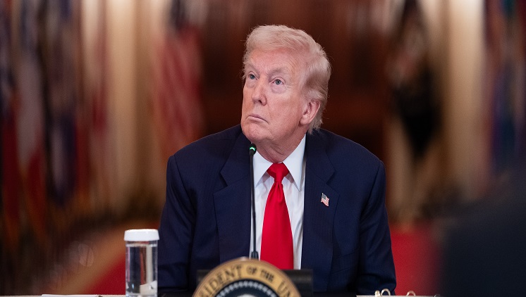 El presidente estadounidense Donald Trump, también afirmó que el estrecho de Ormuz ya está abierto y que hay barcos cruzándolo. Foto. EFE