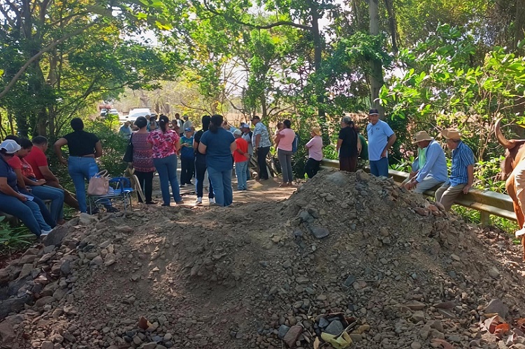 Los residentes señalan que aunque existe conocimiento del problema por parte de autoridades locales, la comunidad sigue a la espera de una solución concreta, especialmente antes de la llegada de la próxima temporada de lluvias. Foto. Thays Domínguez