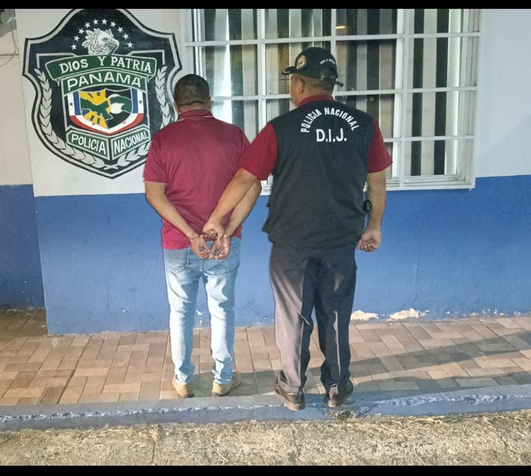 Ambos exfuncionarios son requeridos por las autoridades al estar presuntamente implicados en la comisión de delitos contra la administración pública,