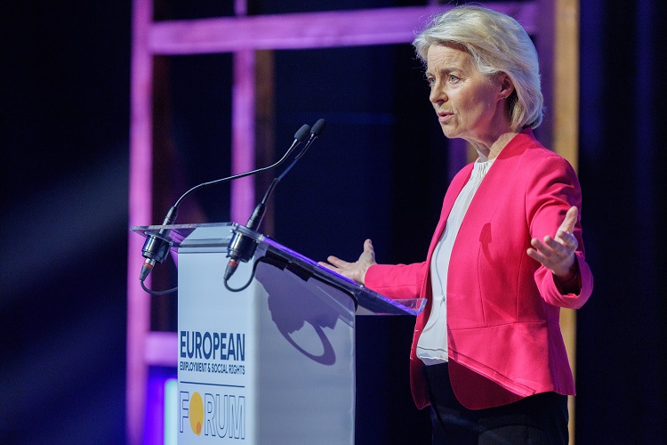 Ursula von der Leyen, presidenta de la Comisión Europea, dijo que sugirió el pasado lunes que Europa ya no puede ser la "guardiana del viejo mundo". Foto. Archivo. EFE