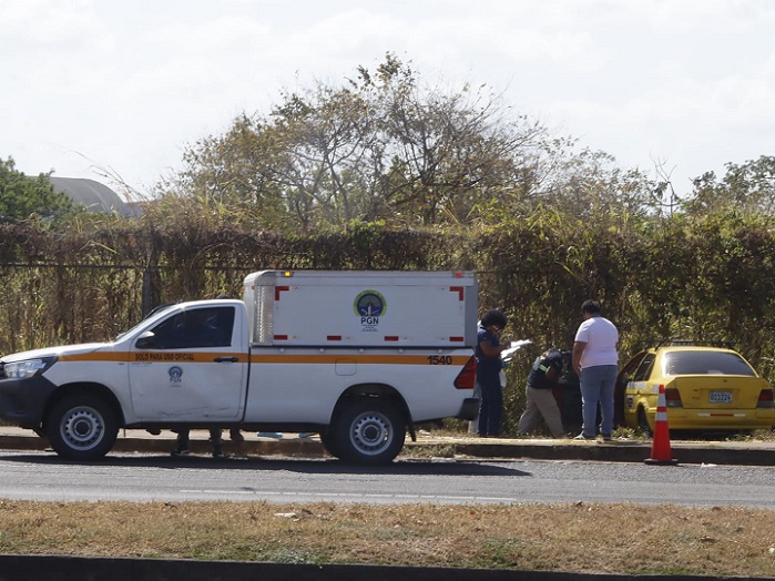 El Conde, quien iba de pasajero en el taxi, falleció en la escena.  /  Foto Archivo: Alexander Santamaría