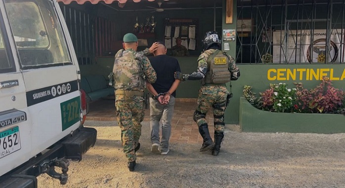 El adulto mayor fue puesto a disposición del Ministerio Público para la judicialización del caso.  /   Foto: Senafront