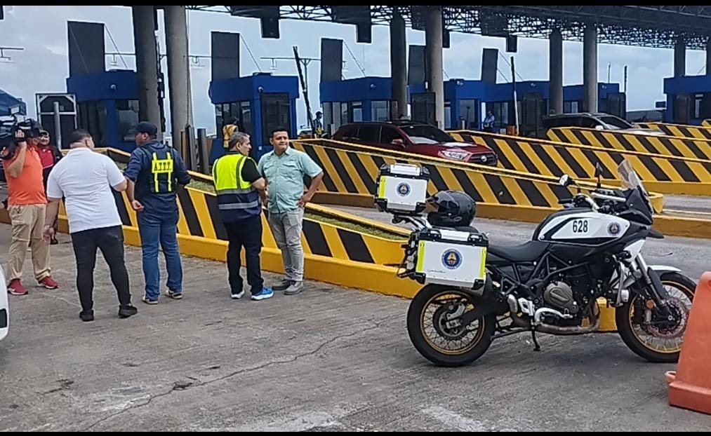 Para quienes todavía no tienen el sistema, también se anunció que la instalación del sticker Panapass tendrá un costo de 10 dólares y se realizará en las oficinas de la ATTT en Federal Mall.
