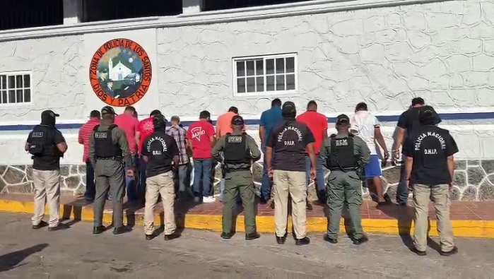 Entre los aprehendidos figuran dos funcionarios municipales.  / Foto: MP