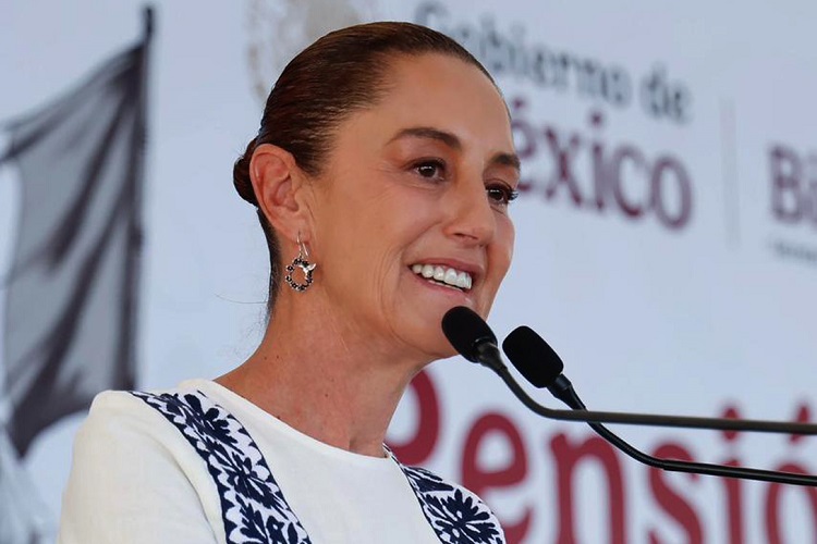 La presidenta Claudia Sheinbaum, hizo referencia a la reflexión que hizo el expresidente Andrés Manuel Obrador, sobre la grave situación que enfrenta el pueblo cubano. Foto. EFE