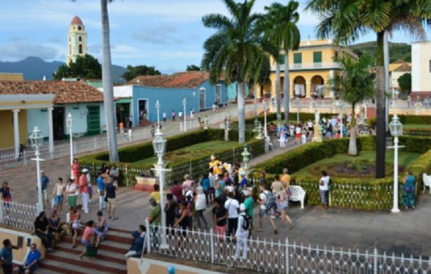 "Cuba está abierta a tener una relación comercial fluida con empresas estadounidenses" y "también con cubanos que residan en los EE.UU. y sus descendientes", aseguró Óscar Pérez-Oliva. Foto. Archivo