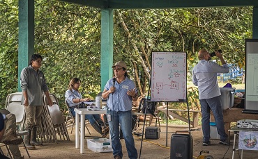 Las jornadas abarcaron más de 60 reuniones comunitarias y 150 encuentros individuales con las familias para analizar y acordar los temas vinculados al proceso de reasentamiento mediante un trabajo participativo y organizado.