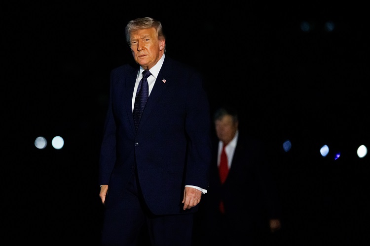 El objetivo de la medida es permitir que recursos vitales como el petróleo, el gas natural, los fertilizantes y el carbón fluyan libremente hacia los puertos estadounidenses. Foto. EFE