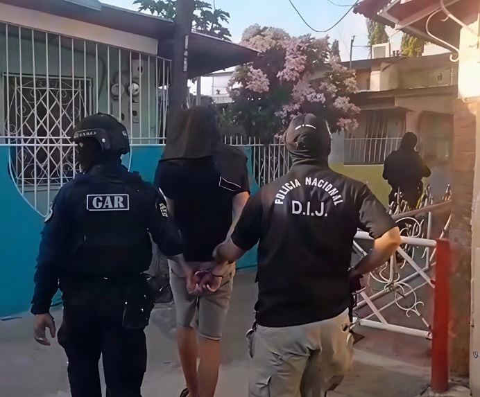 El sospechoso fue retenido en el sector #18 de Veranillo.  /  Imagen: Captura de video PN 