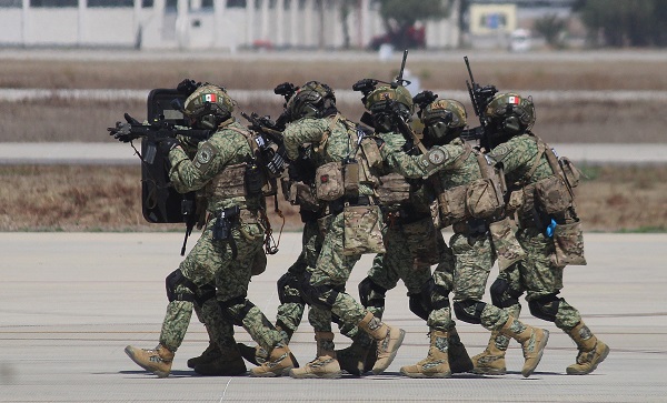 El Ejército Mexicano, realiza ejercicios de seguridad en las instalaciones del Campo Militar 37-A, ubicado en San Juan Teotihuacán, Estado de México. Foto: EFE