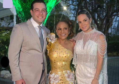 La boda fue en la residencia del embajador Kevin Marino y estuvo presente “la crème de la crème” de Panamá. 