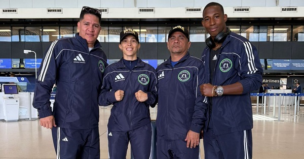 Nataly Delgado junto a los entrenadores Julio César Archibold y Héctor Manzanilla, además de su compañero de cuadra, Pablo Vicente. Foto: Cortesía