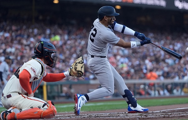 José 'Chema' Caballero en acción durante la serie frente a los Gigantes de San Francisco. 