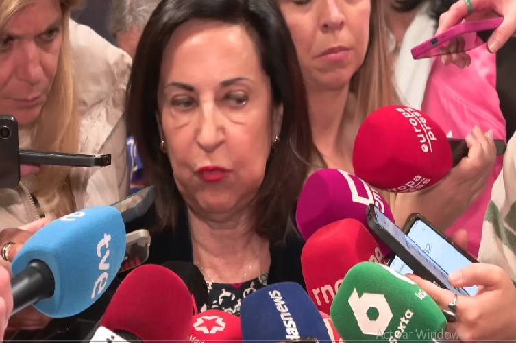 La ministra de Defensa, Margarita Robles, ha asegurado que el Gobierno español trasladó a EE.UU. desde el inicio de la operación militar en Irán que España no autorizaba el uso de las bases de Rota (Cádiz) y Morón (Sevilla). Foto. EFE