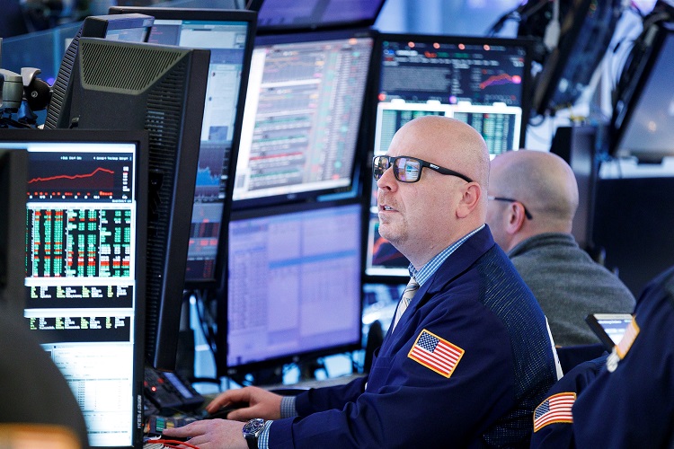 Los inversores se han alarmado de nuevo después de que el petróleo alcance un nuevo pico de precio cuando se acerca la quinta semana de conflicto. Foto. EFE