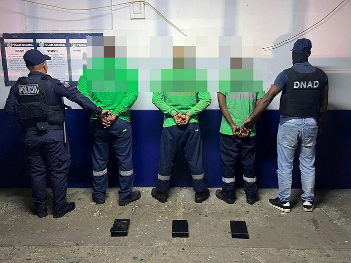 La Fiscalía de Drogas investiga a tres trabajadores portuarios sorprendidos con droga y dinero en terminal atlántica.  /  Foto: PN
