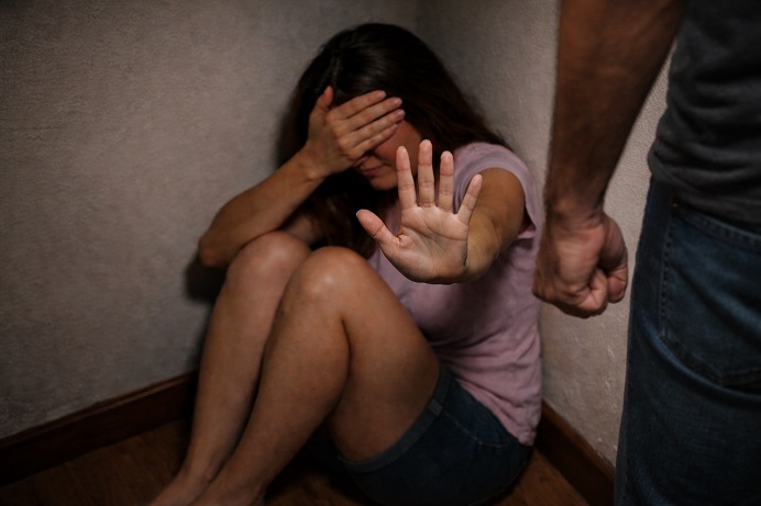 El imputado agredió física y sexualmente en contra de su voluntad. /  Foto ilustrativa IA: Eric Montenegro