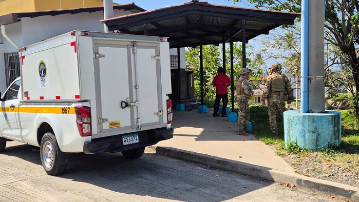Por ahora, se desconoce si el cuerpo presentaba orificio de bala o si se trata de una muerte por suspensión.  /  Foto: Diómedes Sánchez