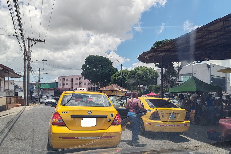 El grupo de dirigentes del transporte sugirió la instalación de cámaras de videovigilancia en aquellos puntos donde se ubican los transportes piratas, de modo que puedan ser identificados y sancionados. Foto. Eric Montenegro