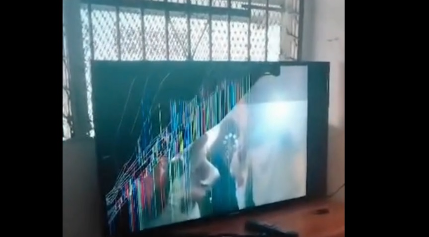 Los disturbios protagonizados por menores provocaron daños en el centro. 