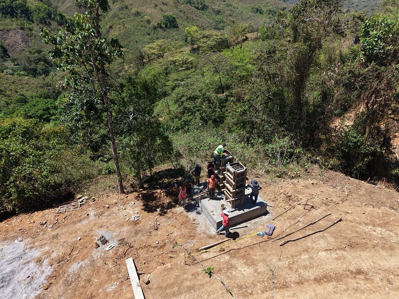 MOP ejecuta puentes zarzo para conectar comunidades de difícil acceso.