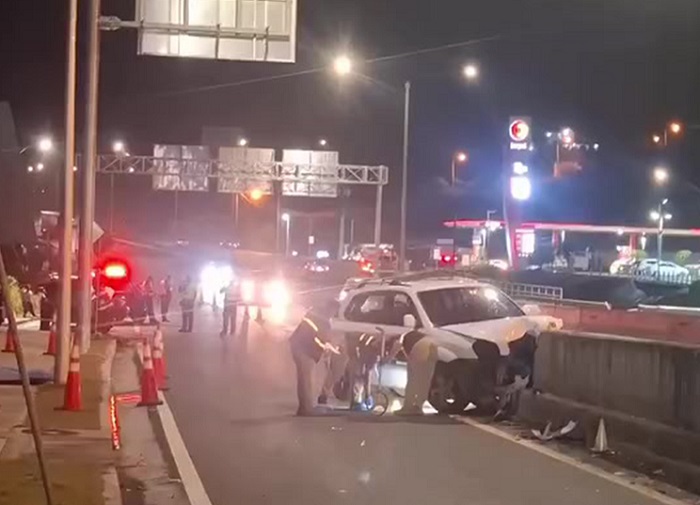 El sobreviviente fue evacuado hacia el Hospital Nicolás A. Solano para recibir atención médica.  /  Foto: Eric Montenegro