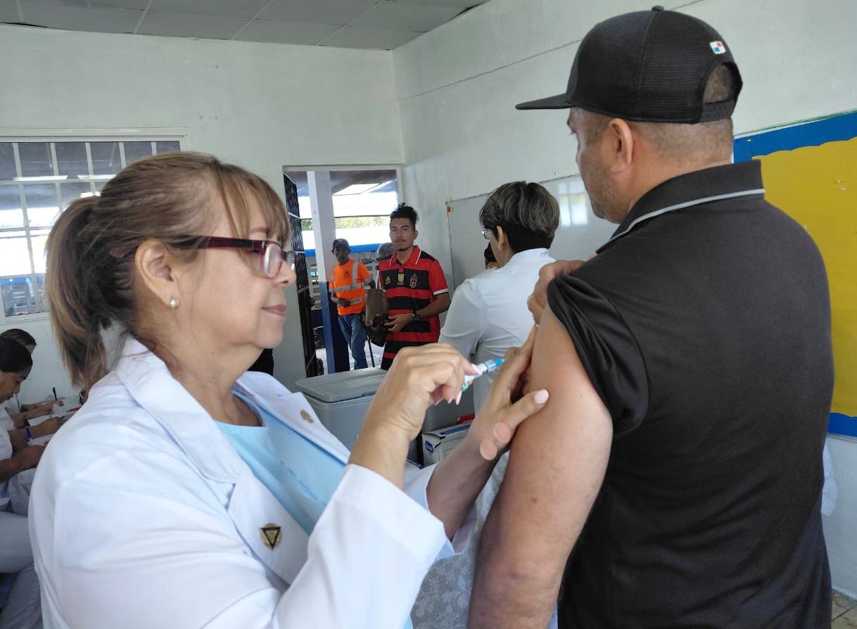 #NacionañCri La primera efectuada el miércoles, forma parte de la compra total de 1,200,000 dosis de vacunas contra la influenza adquiridas por Panamá para el año 2026.
