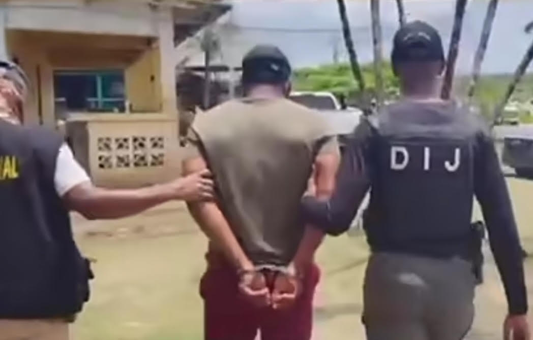 Cae sospechoso por homicidio de “Calvo” en Costa Arriba de Colón 
La diligencia se dio dentro de una vivienda del sector, donde ubicaron al sospechoso que ahora queda bajo investigación.