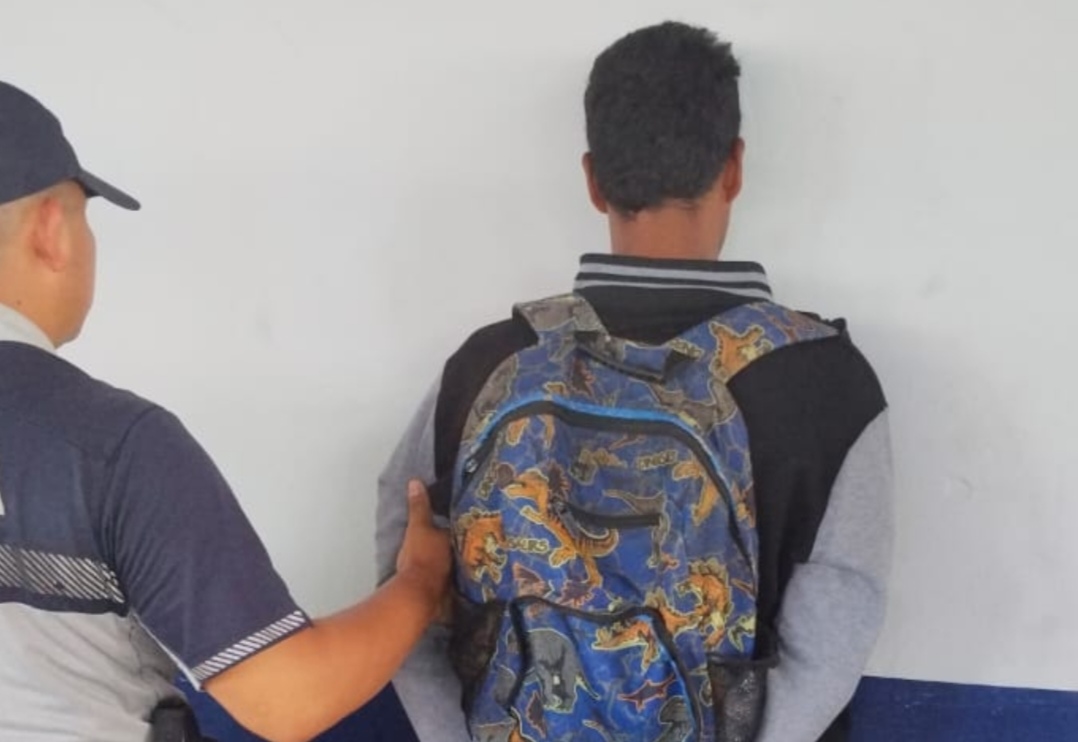 #SucesosCri La funcionaria fue atada de manos dentro del baño ubicado en el tercer piso.