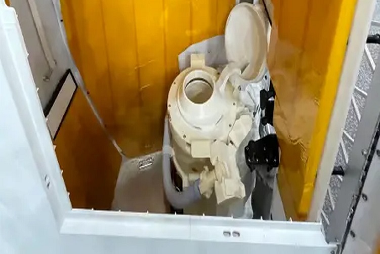 El retrete espacial, que costó 23 millones de dólares, según la NASA, ha dado problemas desde el primer día. Foto. EFE/NASA