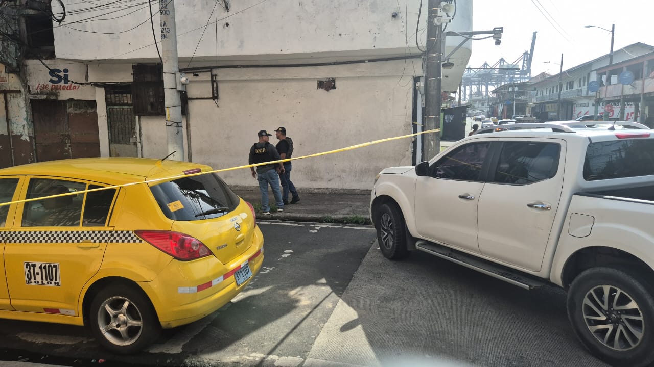 Lo tirotean mientras estaba sentado en Colón 
La víctima estaba sentada cerca de un taller al momento de la balacera, quedando expuesta al fuego.