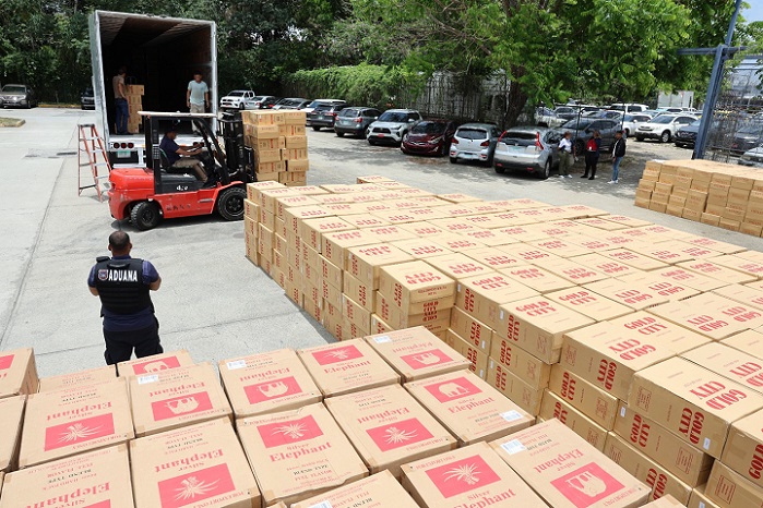 #SucesosCri El camión tenía como destino final un Duty Free, ubicado en la provincia de Chiriquí.