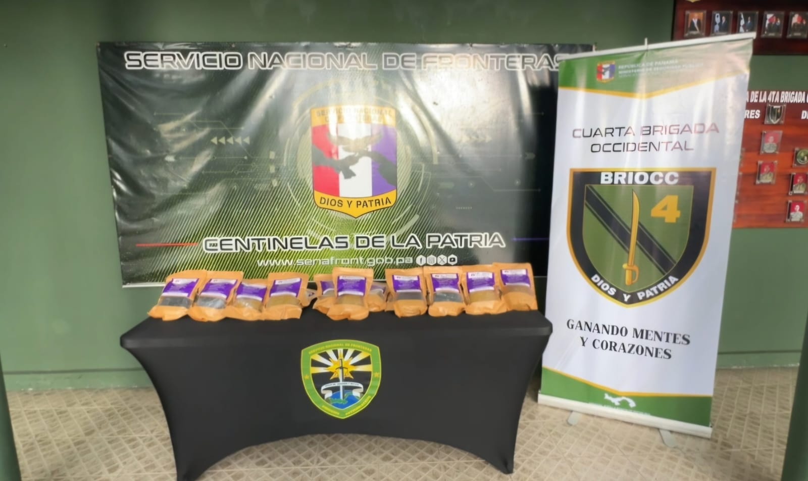 #SucesosCri Unas 19 bolsas con presunta sustancias ilícitas fueron detectadas en el Puesto de Control de San Isidro, provincia de Chiriquí, tras una operación antidrogas llevada por el Servicio Nacional de Fronteras.