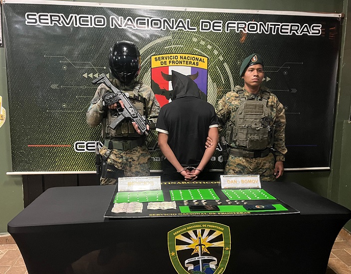 Atrapan microtraficante en Guabito con 91 fragmentos de crack
El sujeto fue aprehendido en el sector de Nuevo Amanecer, en Guabito, provincia de Bocas del Toro, y puesto a órdenes de la Fiscalía Especializada en Delitos de Droga.