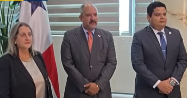 Juramentan a Angela Russo como nueva Defensora del Pueblo
Russo señaló que una de sus prioridades será el fortalecimiento de la Defensoría del Pueblo