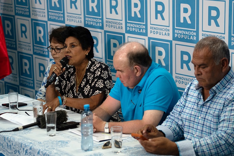 López Aliaga del partido Renovación Popular afirmó que "se ha saboteado de más de 20 maneras un proceso electoral que tenía que ser limpio y puro". Foto. EFE