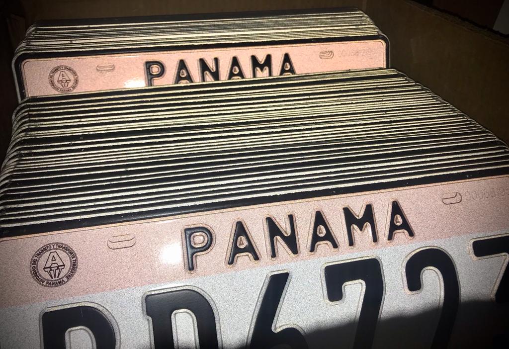 ATTT extiende plazo para sacar placas; pero que no habrá más prórrogas
La institución insiste en que mantenerse al día con la documentación es clave para evitar sanciones.