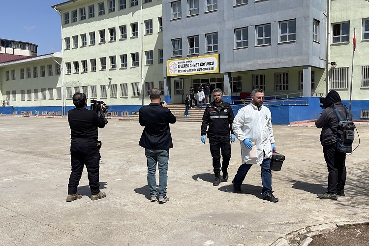 Las autoridades informaron que el joven "no se rindió" y finalmente "se disparó a sí mismo con la misma escopeta, muriendo en el acto. Foto. EFE