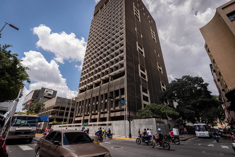 EE.UU. levanta las sanciones al sistema de banca pública de Venezuela