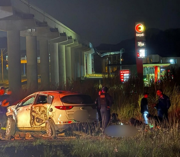 El personal del Ministerio Público realizó el levantamiento del cuerpo y dispuso su traslado hacia la morgue judicial.   /  Foto: Eric Monetenegro