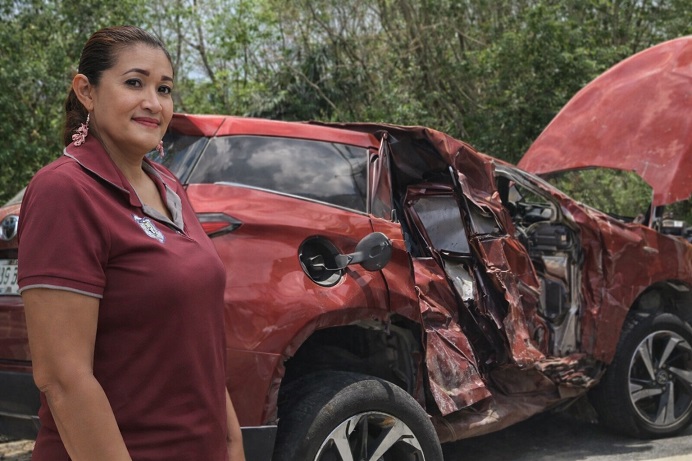 Ramos iba a bordo de una camioneta de color rojo vino que ayer se vio involucrada en una colisión frontal con un camión tipo volquete.  /  Imagen ilustrativa: IA Copilot