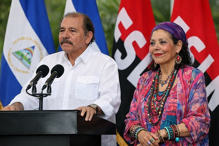 La pareja presidencial de Daniel Ortega y Rosario Murillo, mantienen el control con empresas que explotan oro y ello les permite seguir en el poder. Foto. IA