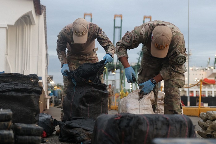 #SucesosCri El alijo, los sospech0s0s y la embarcación quedaron a órdenes de la Fiscalía de Drogas para la judicialización del caso.