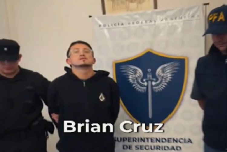 La policía argentina detuvo en Buenos Aires a un ciudadano colombiano acusado de participar en el asesinato del exprecandidato presidencial de Colombia Miguel Uribe Turbay a mediados de 2025. Foto. @AleMonteoliva