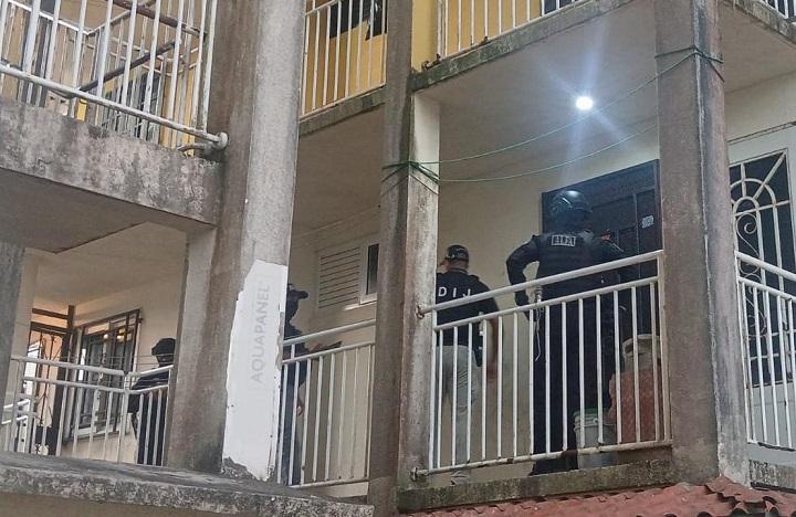 #SucesosCri En el operativo también fueron aprehendidas otras tres personas requeridas por otros delitos, como posesión ilícita de armas de fuego, hurto y violencia doméstica.