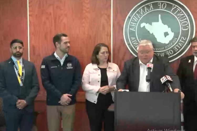 Dos muertos y más de 30 heridos tras fuga química en planta de West Virginia