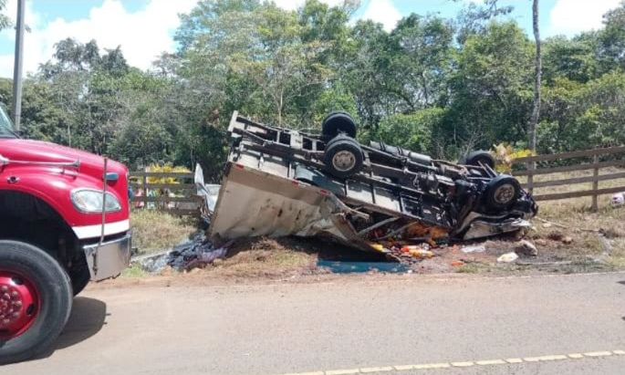 #NacionalCri Dos de los heridos fueron trasladados en condición estable y un tercero con heridas de mayor consideración. El hecho se dio en la vía hacia el poblado de Los Mortales.